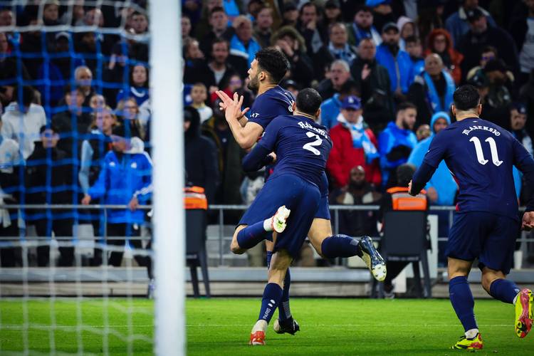 TA：沙特、美职联许多球队有意萨拉赫，但1月买他可行性不大（沙特与美职联多家俱乐部追求萨拉赫，冬窗引进可行性不高）