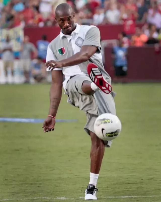 百年传统断裂：英超节礼日仅剩一场，商业赛程压倒历史（传统生变：英超节礼日仅余一战，商业考量凌驾于历史）