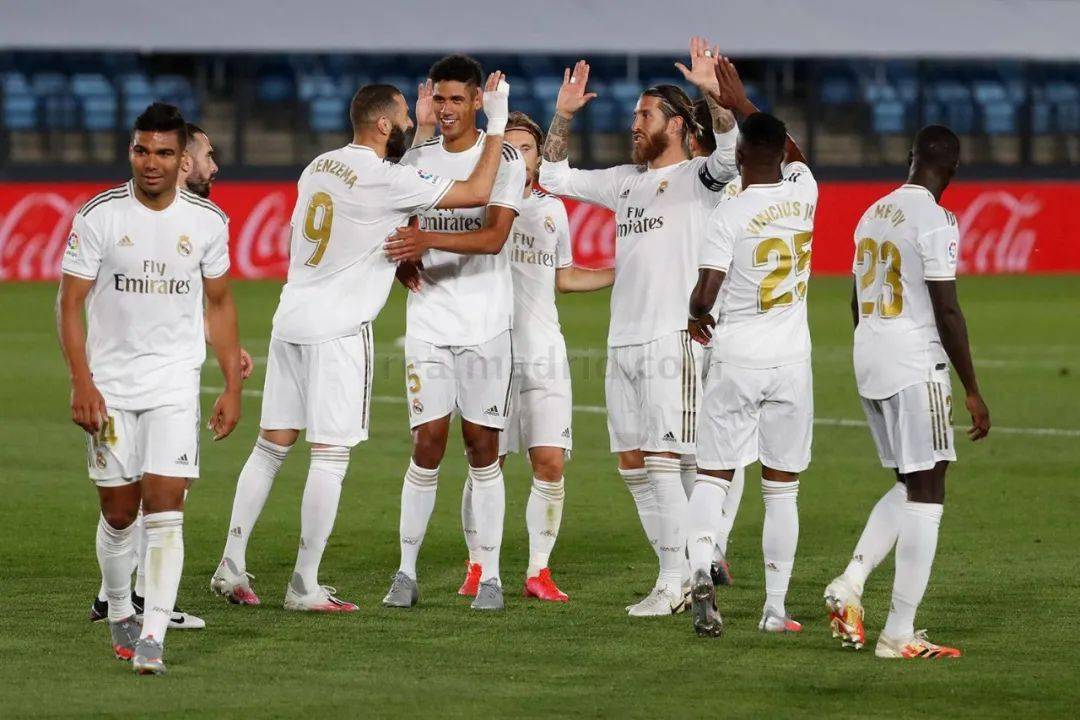 马德兴：邵佳一教练组土洋结合更受青睐，他的海外人脉有帮助