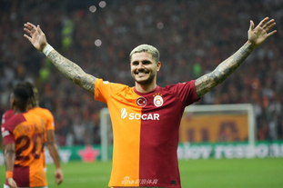 体育精神，霍伊伦祝贺麦克托米奈和苏格兰晋级世界杯（霍伊伦祝贺麦克托米奈与苏格兰晋级世界杯，彰显体育精神）