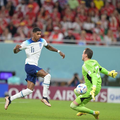 那不勒斯vs尤文：麦克托米奈首发，伊尔迪兹、小孔塞桑出战（那不勒斯对阵尤文：麦克托米奈先发，伊尔迪兹、小孔塞桑登场）