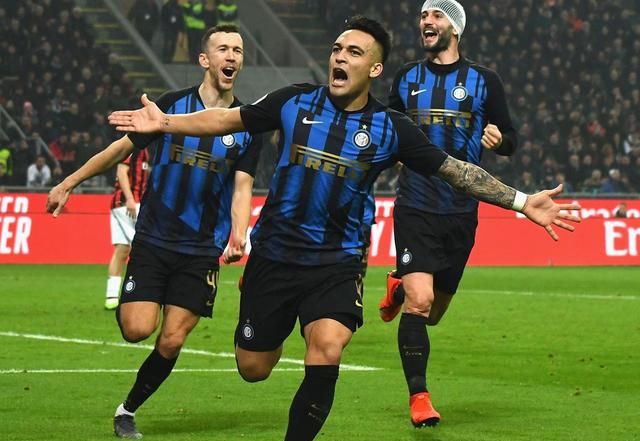 绝对死角，特拉布宗体育中场穆奇小角度任意球直接破门（穆奇小角度任意球直挂死角，特拉布宗体育中场精彩破门）