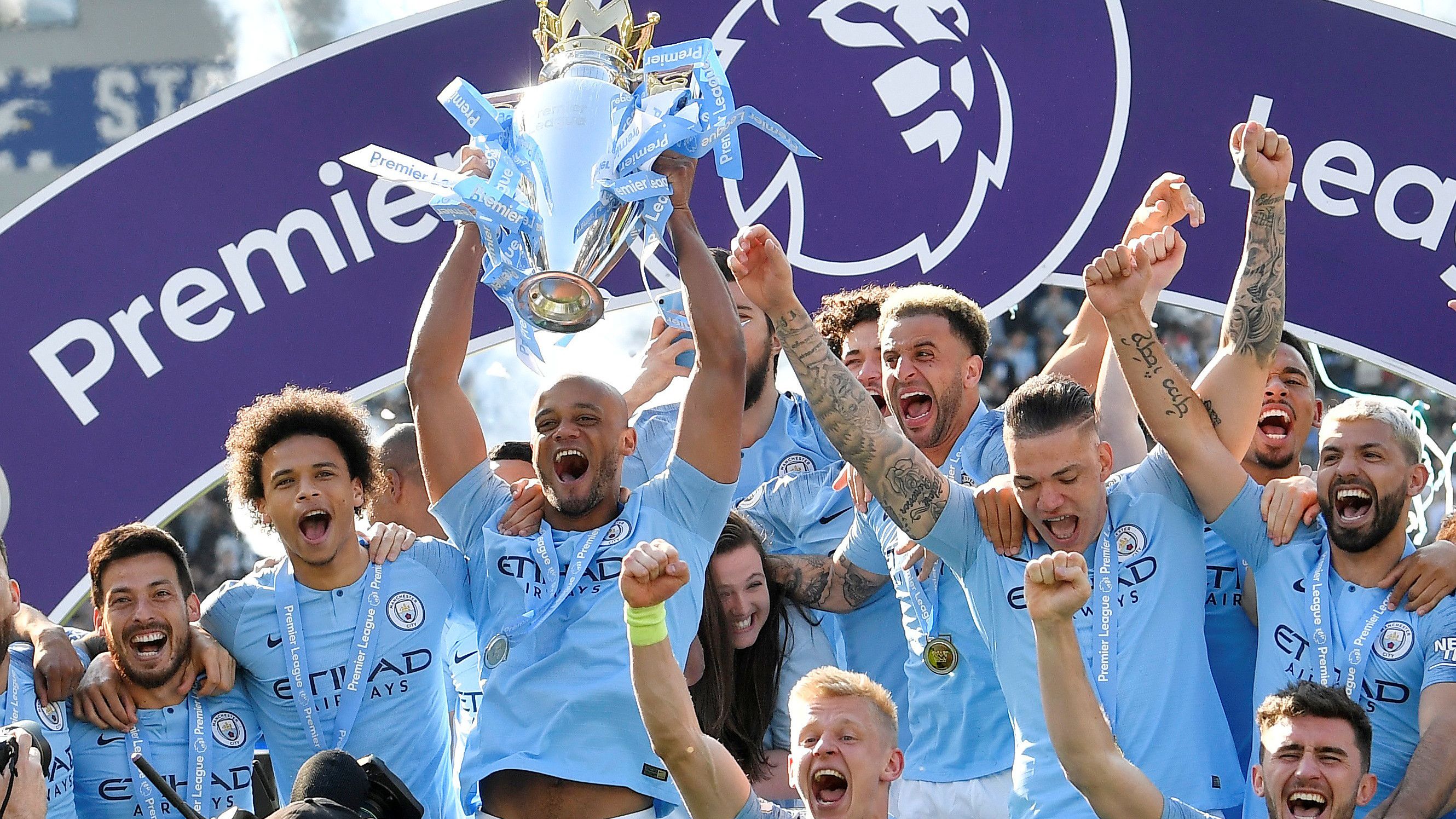 河南省委书记刘宁在郑州会见河南队，并向球队表示热烈祝贺（河南省委书记刘宁在郑州会见河南队，向全队送上热烈祝贺）