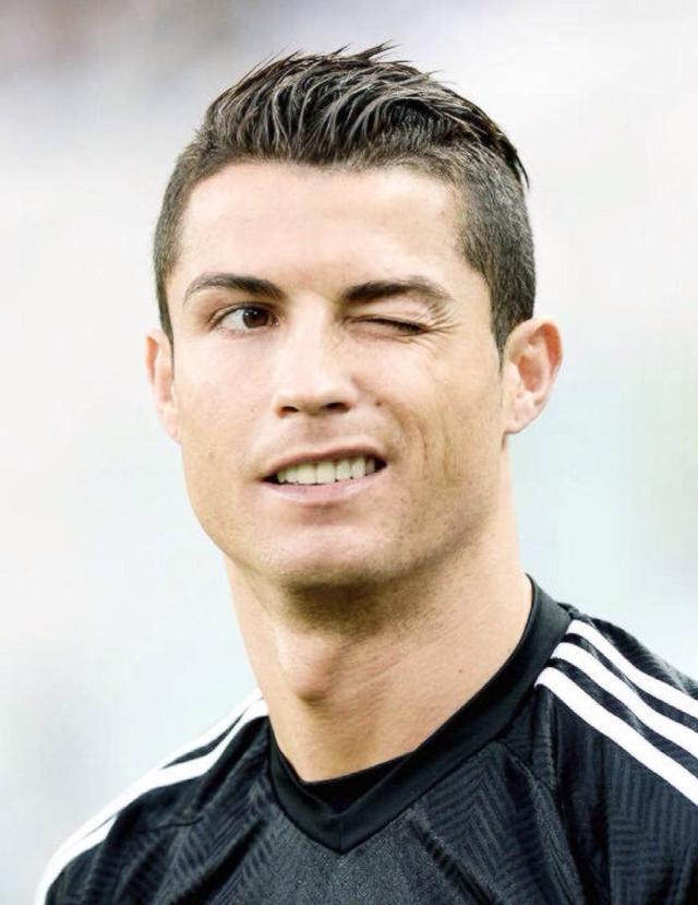 此前6场30+！爱德华兹今日半场仅出手5次贡献6分3失误（连6场30+后，爱德华兹今半场仅5次出手拿6分并有3失误）