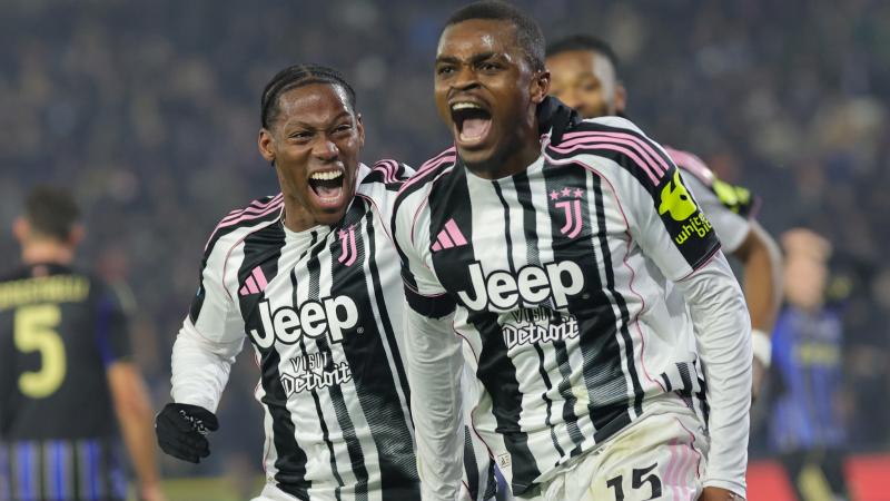 门将扑出关键点球，球迷热议（门将神扑化解点球，球迷掀起热议）