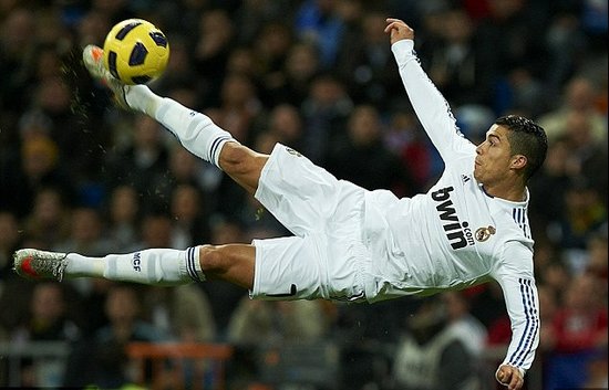 半场战报：比利亚雷亚尔1-0赫塔费，布坎南建功（半场：比利亚雷亚尔1-0领先赫塔费，布坎南破门）