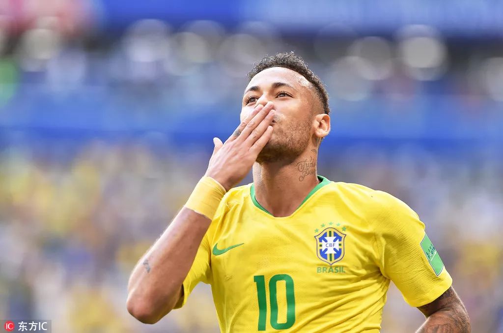 安切洛蒂：贝林厄姆风格像卡卡，他很聪明总能出现在关键位置（安切洛蒂赞贝林厄姆：风格近卡卡，聪明跑位常现关键位置）