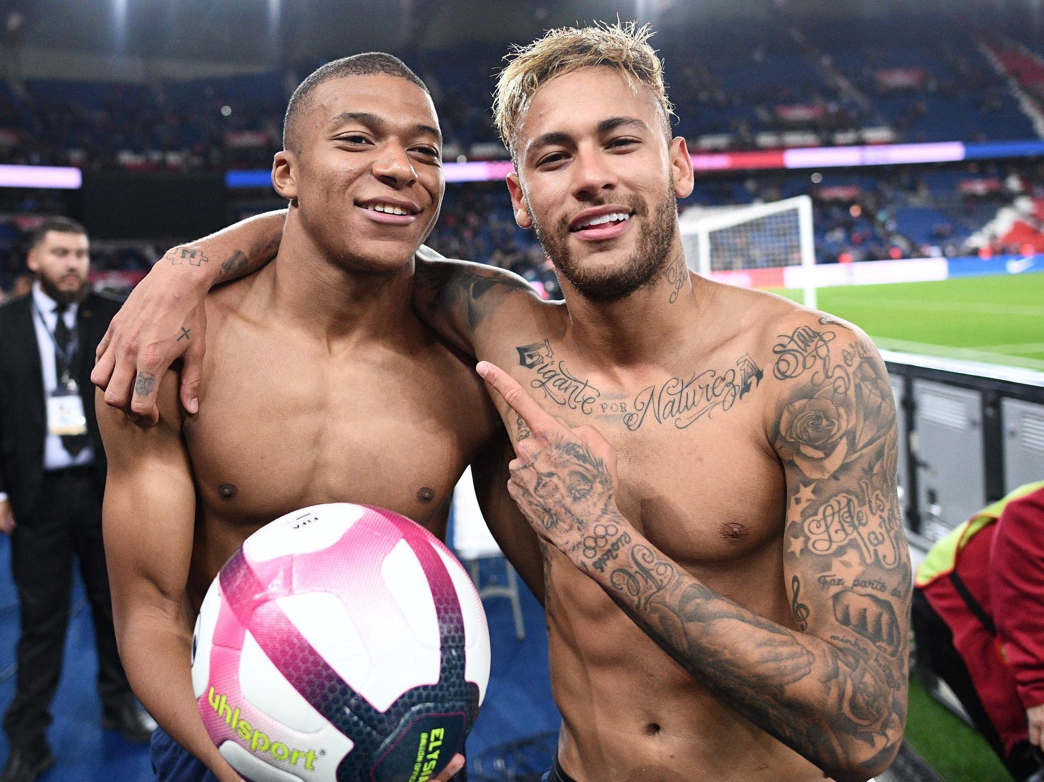 丰特炮轰拉波尔塔：他原本可留下梅西，却选择了追随皇马主席（丰特怒斥拉波尔塔：原可留住梅西，却偏要向皇马主席靠拢）